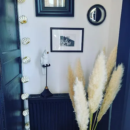 Vue Pyrenees Bed & Breakfast *